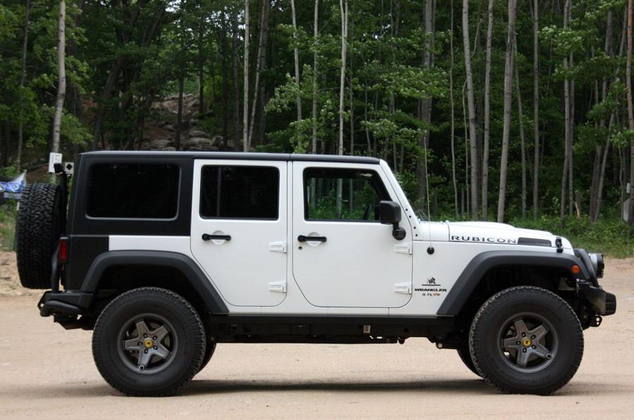  Jeep Wrangler Hemi AEV 2011 года  (фото 25 из 58)
